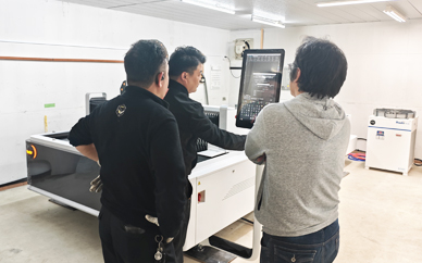 株式会社アート様 加工中の様子
